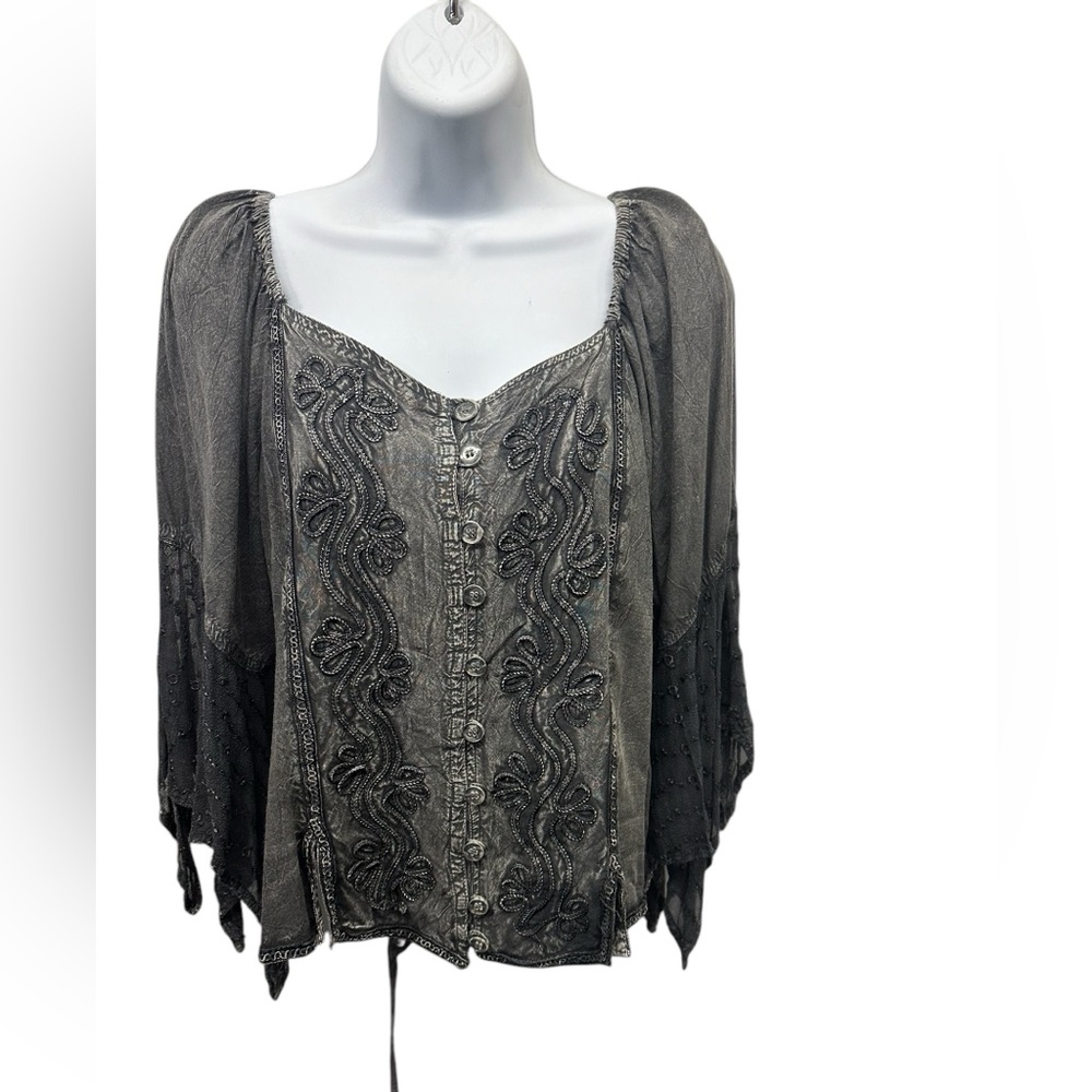 S/M. NWT. Lapogee Blouse. DD09. 01 BL/BL